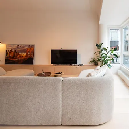 Deluxe 3 Bedrooms Apartment With Casino View At The Beach And Free Parking Apartment *